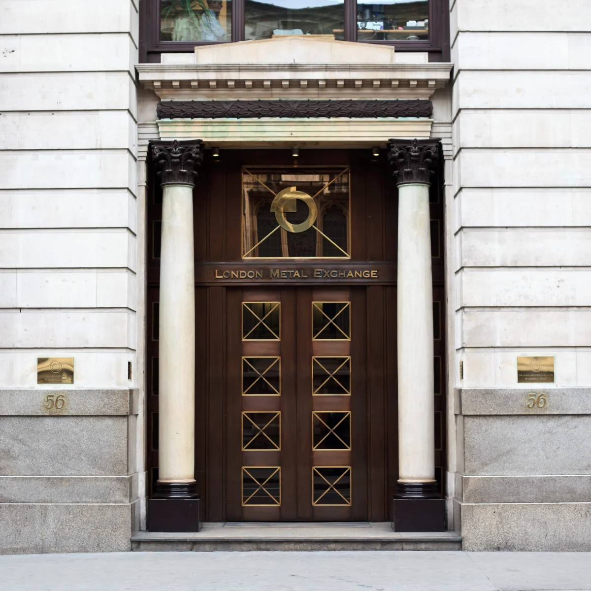 London Metal Exchange binasının girişi